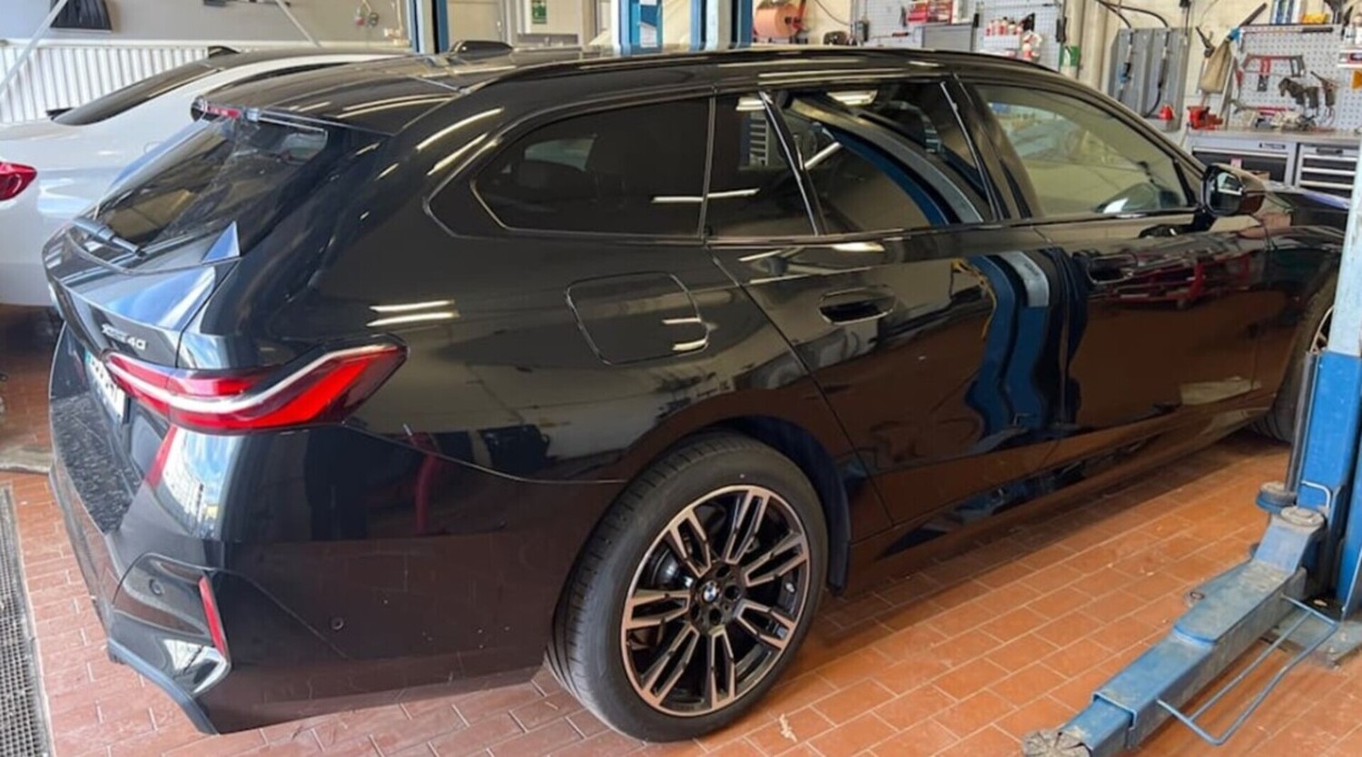 BMW i5 vaihtoauto
