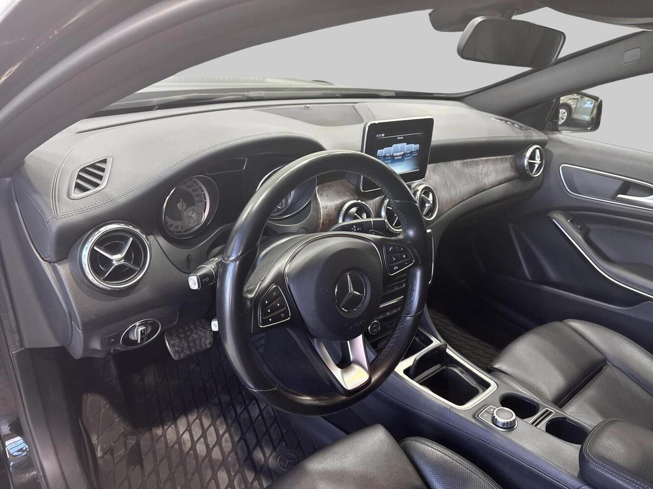 Mercedes-Benz GLA vaihtoauto