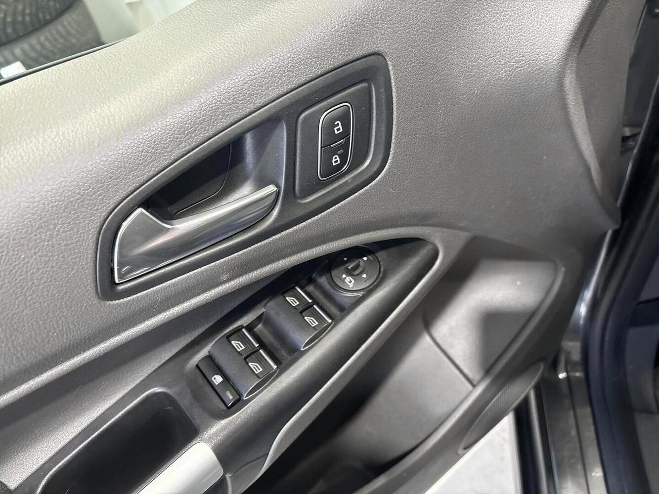 Ford Grand Tourneo Connect vaihtoauto