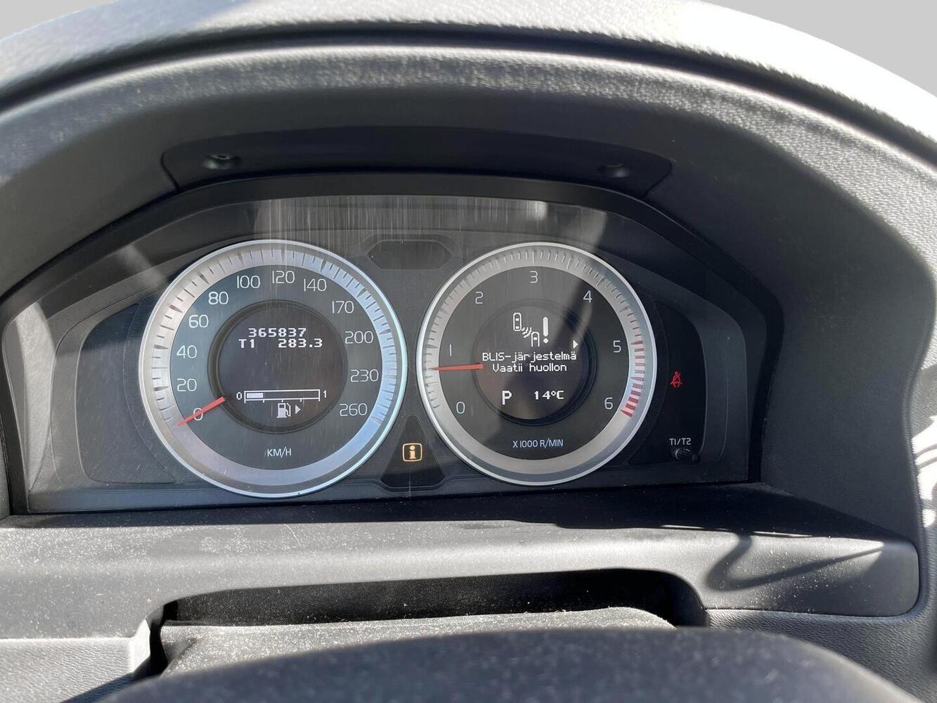 Volvo V70 vaihtoauto