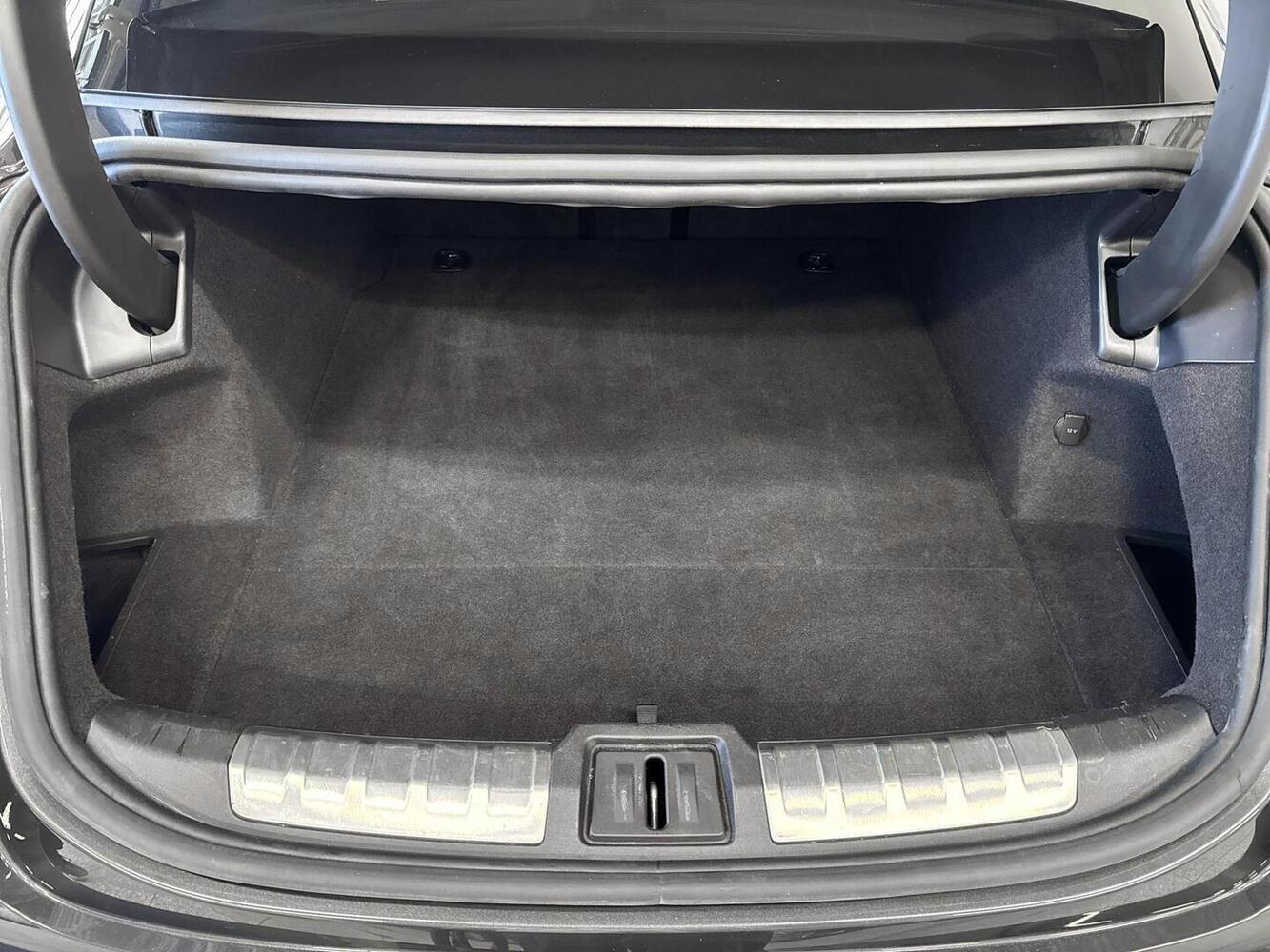 Porsche Taycan vaihtoauto
