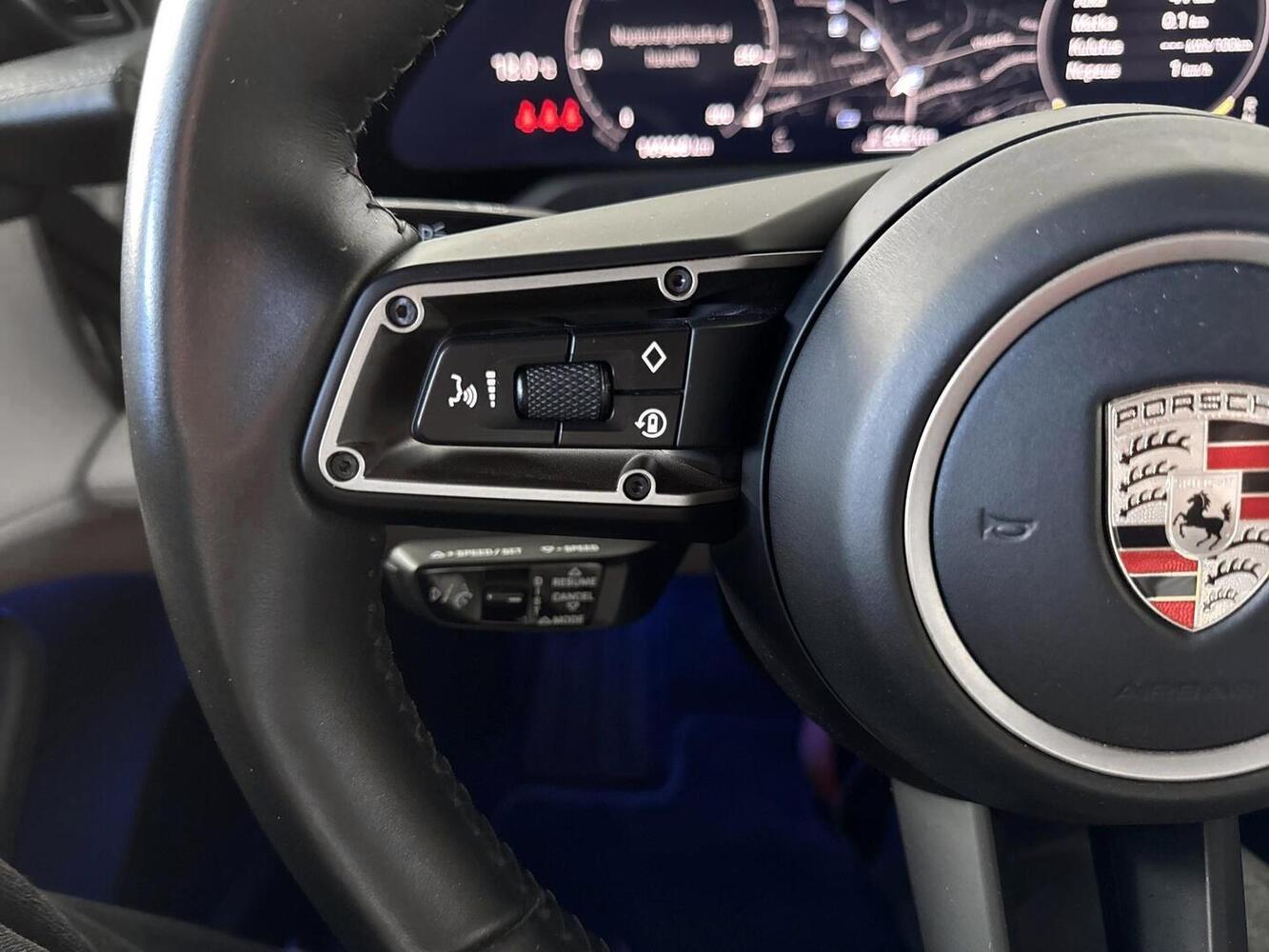 Porsche Taycan vaihtoauto