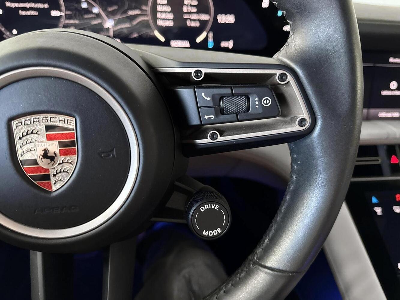Porsche Taycan vaihtoauto