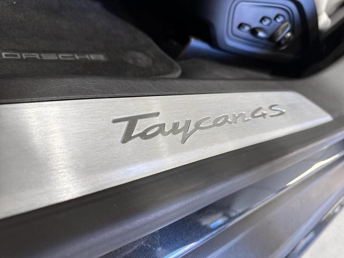Porsche Taycan vaihtoauto