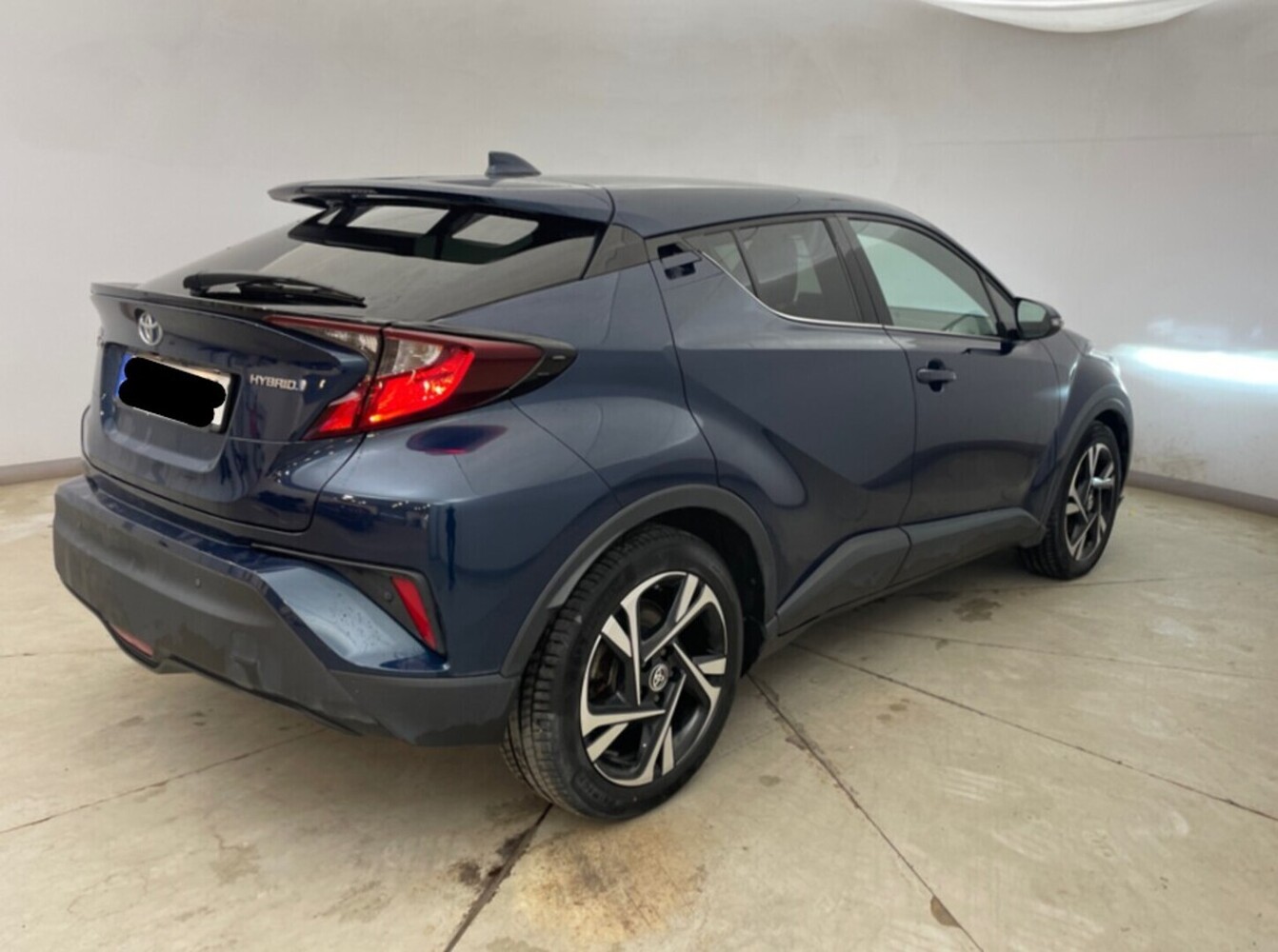 Toyota C-HR vaihtoauto