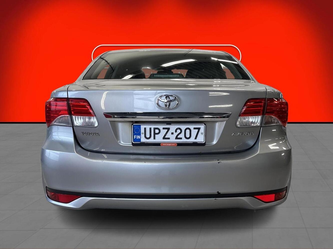 Toyota Avensis vaihtoauto