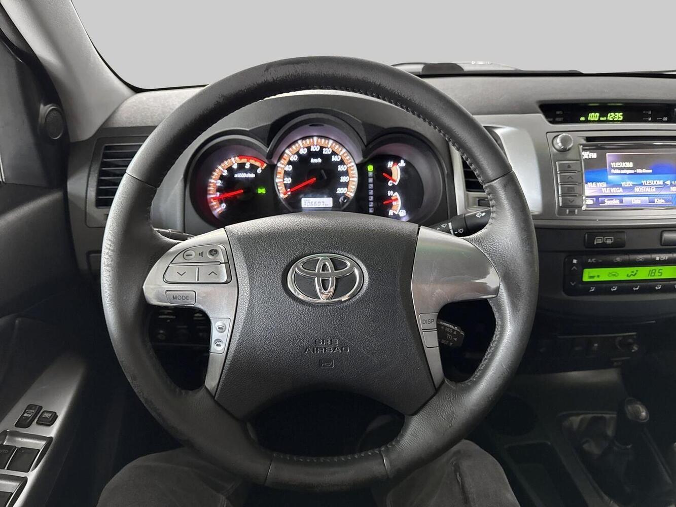 Toyota Hilux vaihtoauto