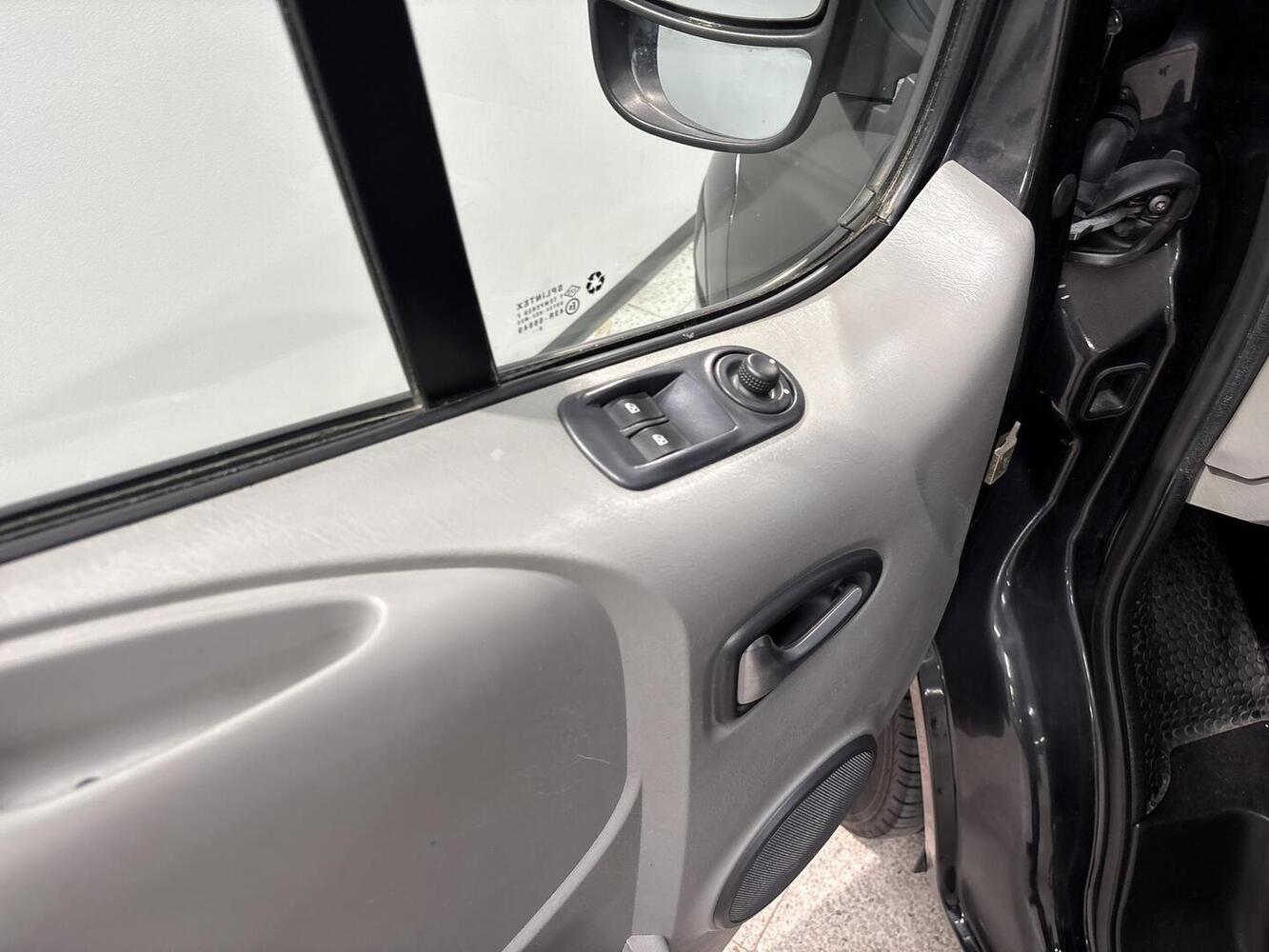 Opel Vivaro vaihtoauto