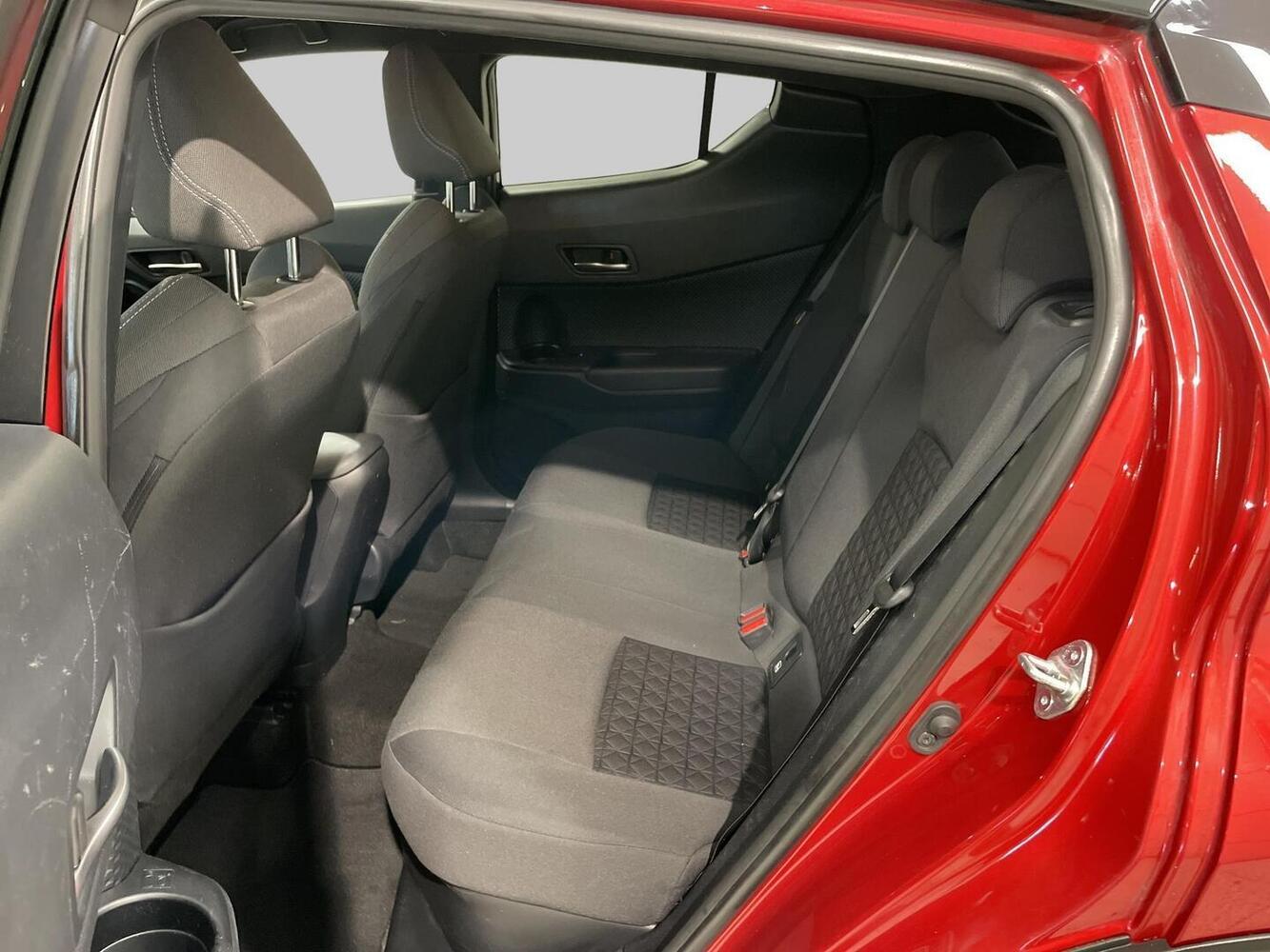 Toyota C-HR vaihtoauto