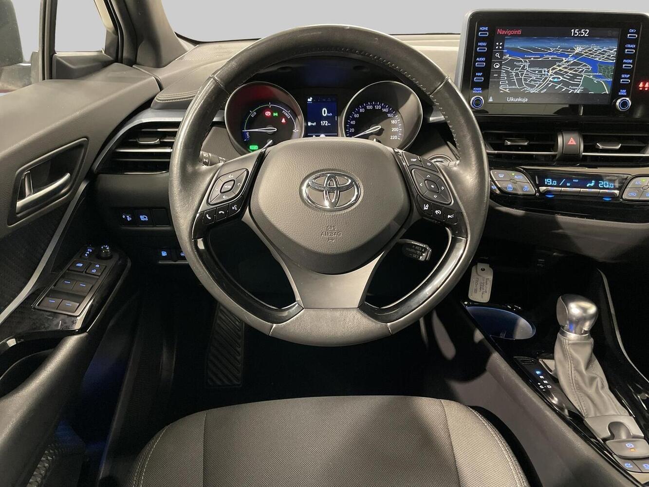 Toyota C-HR vaihtoauto