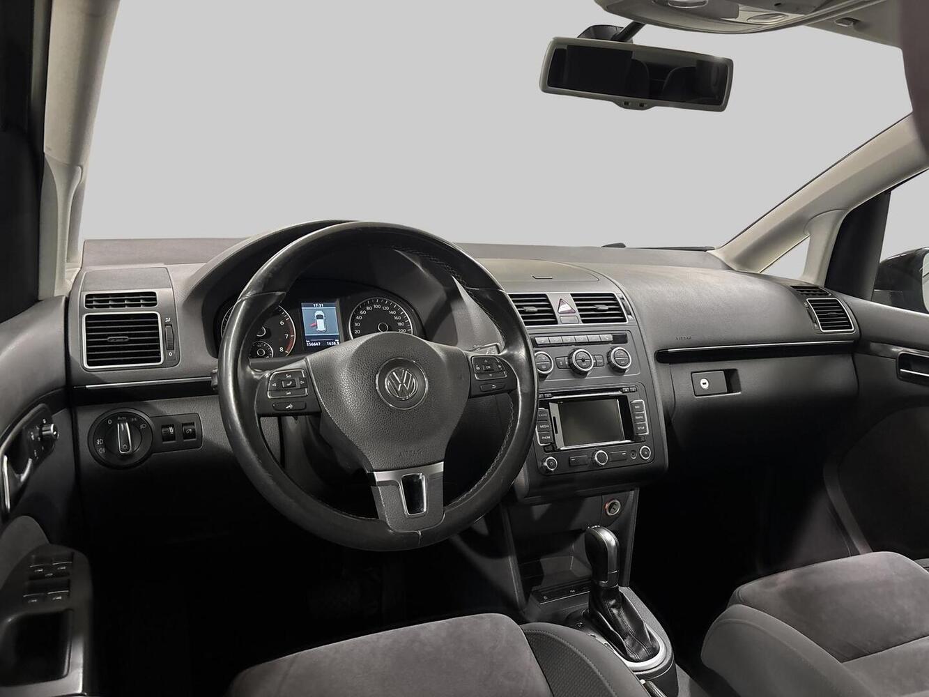 Volkswagen Touran vaihtoauto