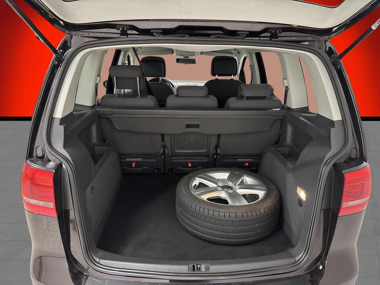 Volkswagen Touran vaihtoauto