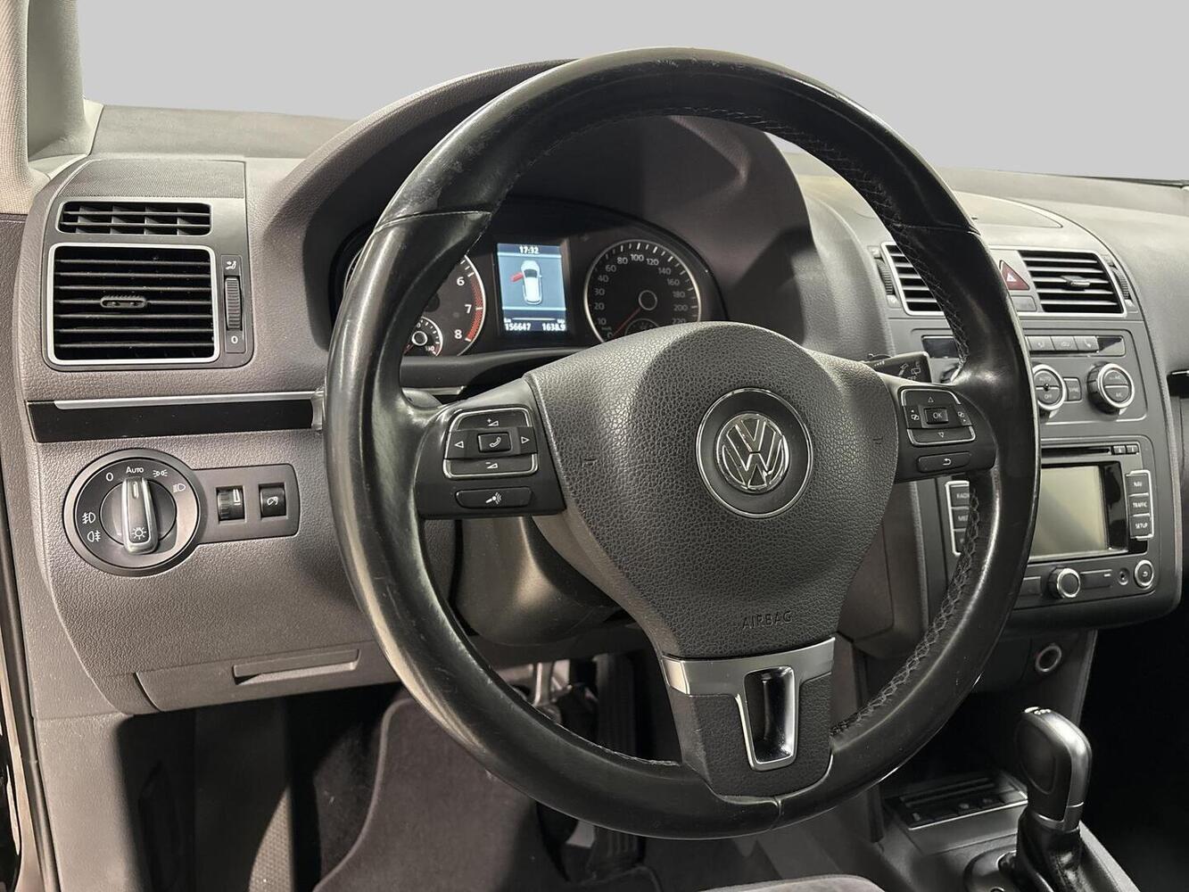 Volkswagen Touran vaihtoauto