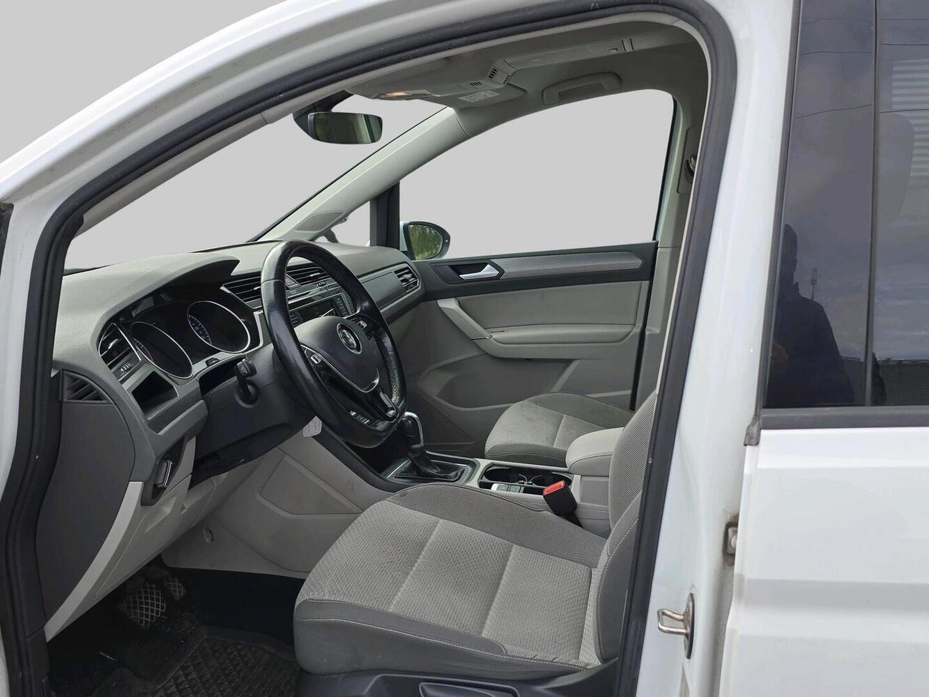 Volkswagen Touran vaihtoauto
