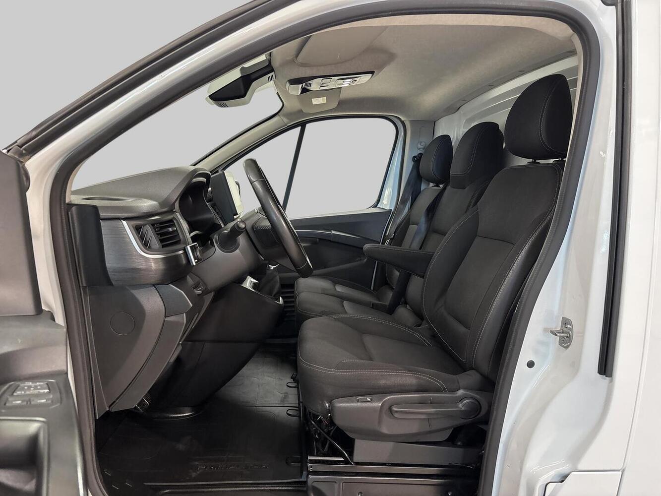 Nissan Primastar vaihtoauto