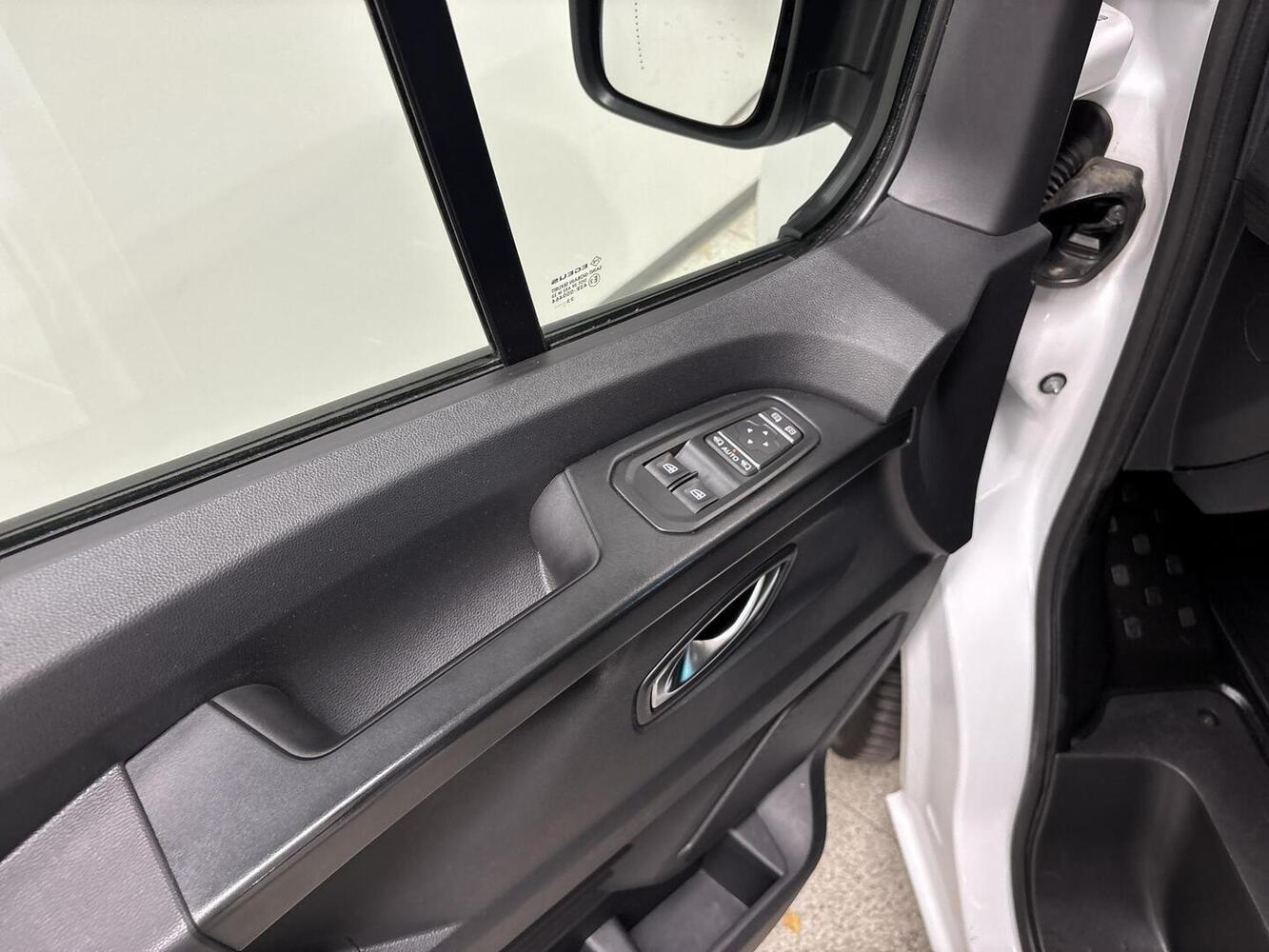 Nissan Primastar vaihtoauto