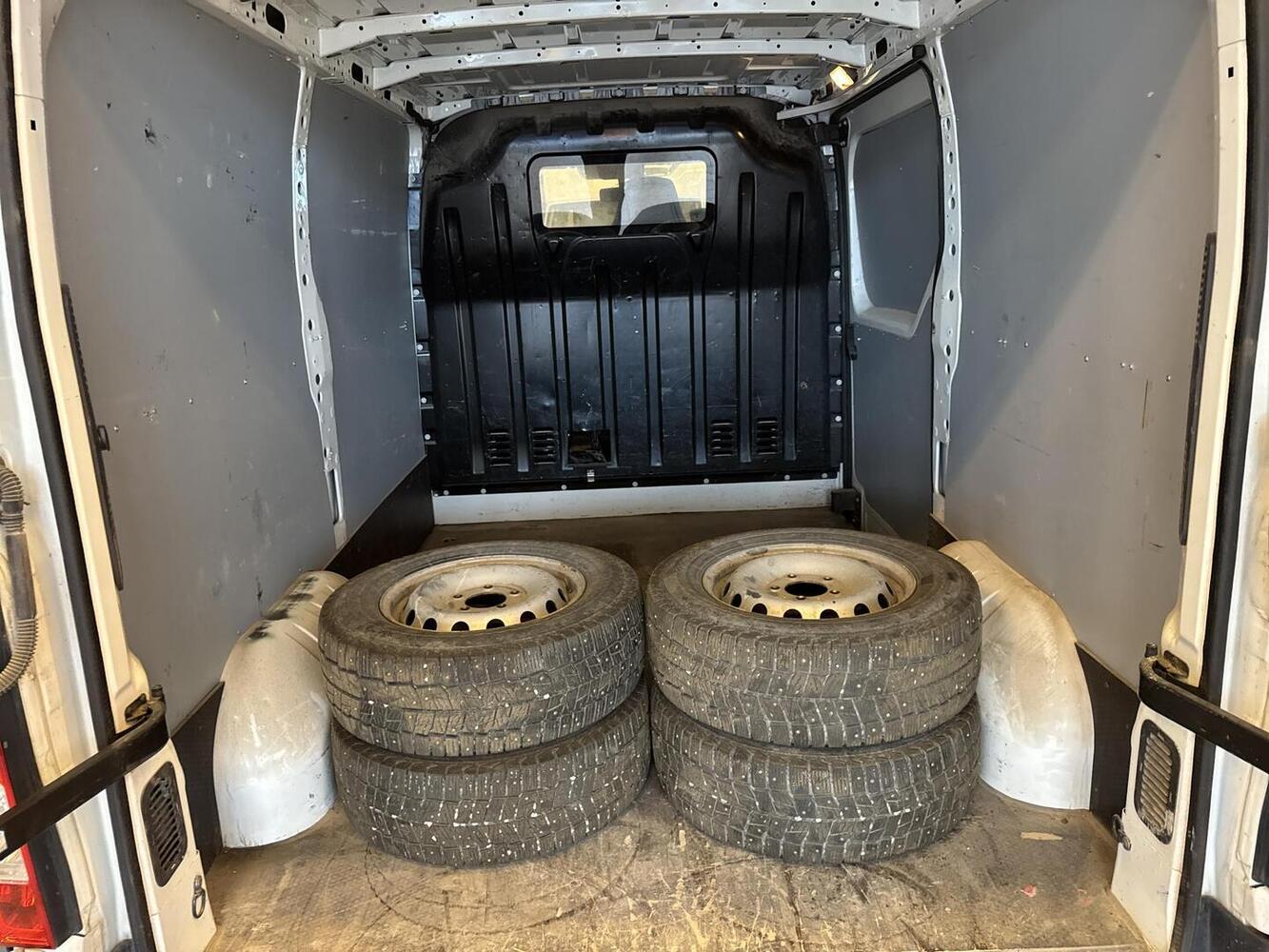 Nissan NV400 vaihtoauto