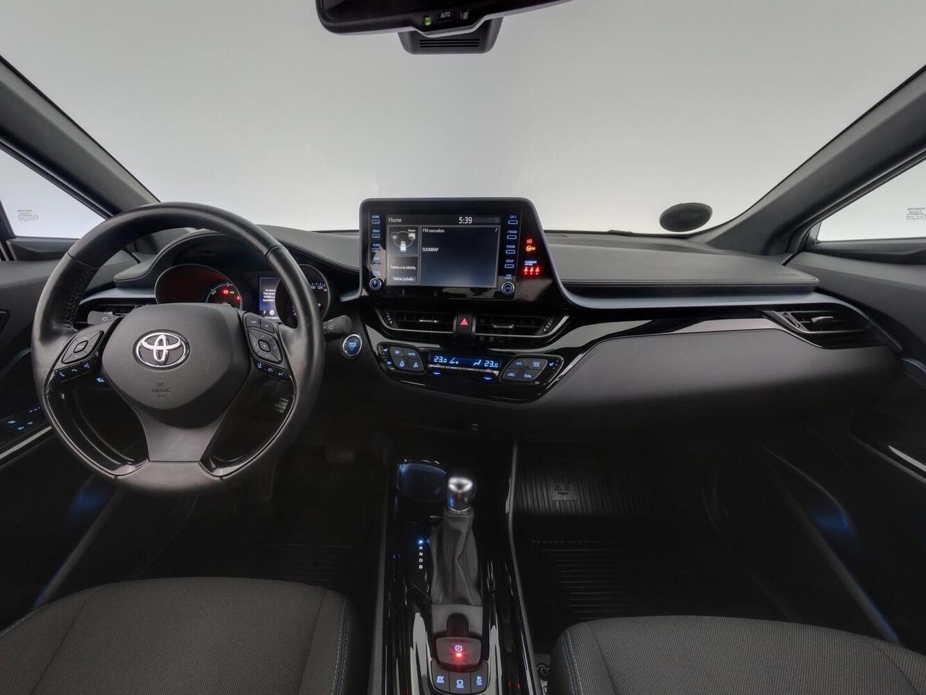 Toyota C-HR vaihtoauto