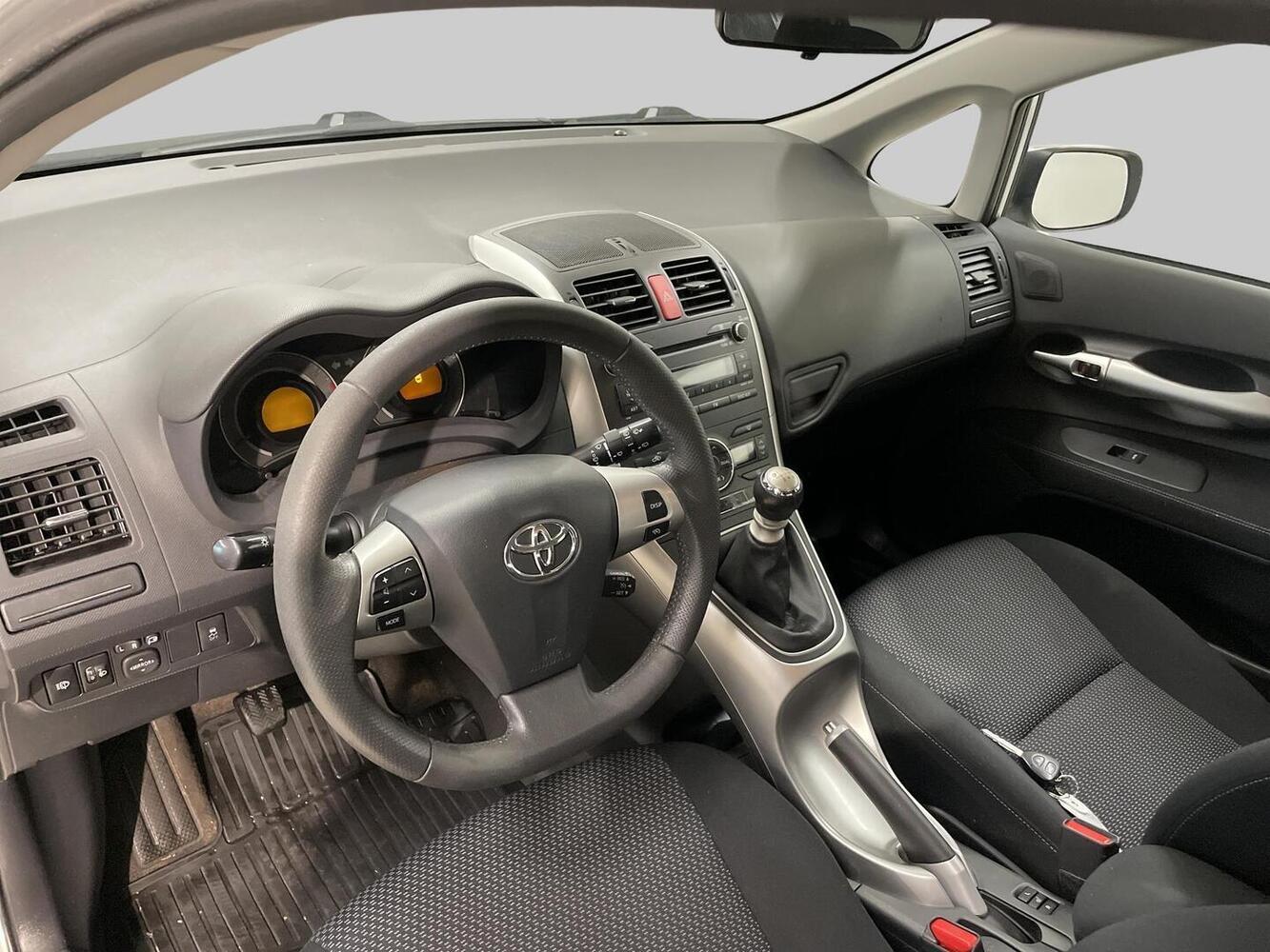 Toyota Auris vaihtoauto