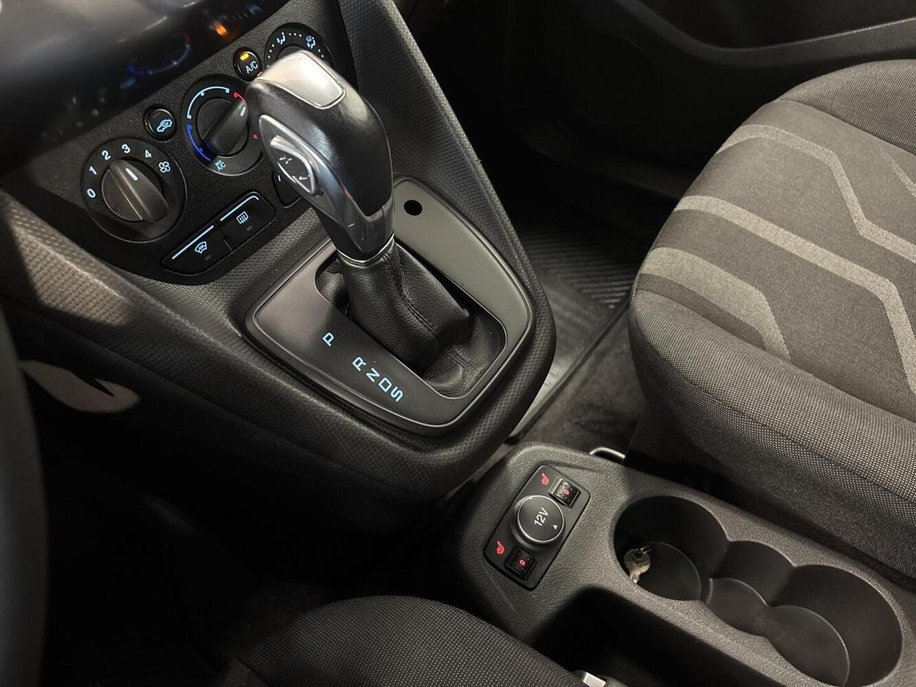 Ford Grand Tourneo Connect vaihtoauto
