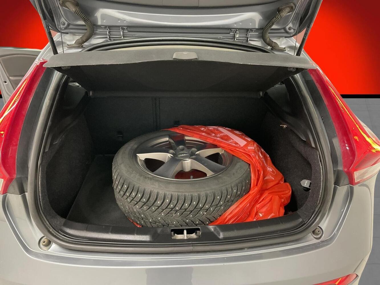 Volvo V40 vaihtoauto