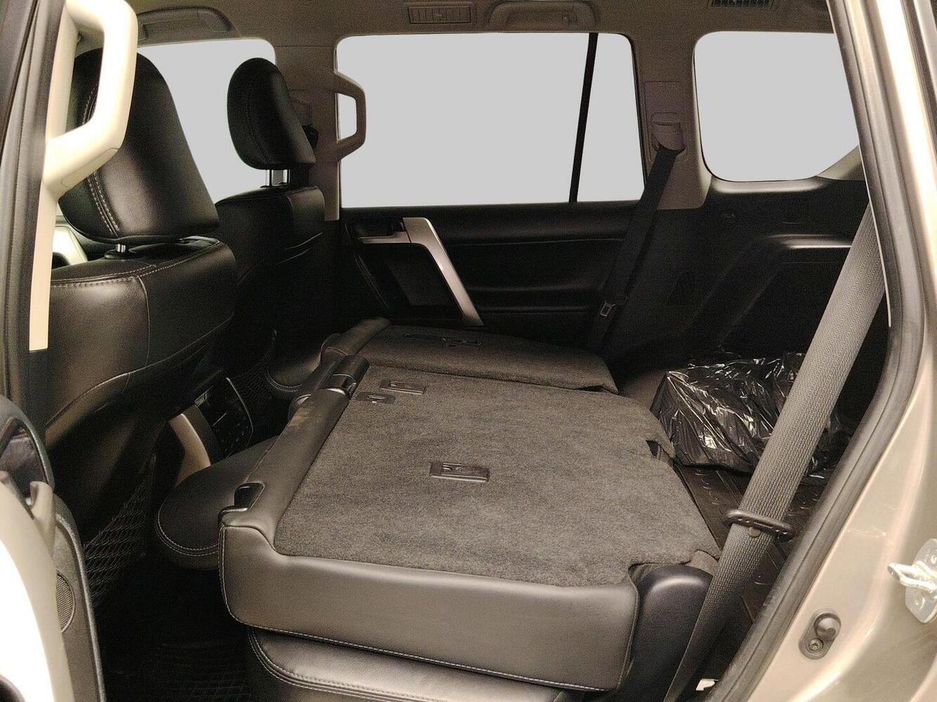 Toyota Land Cruiser vaihtoauto