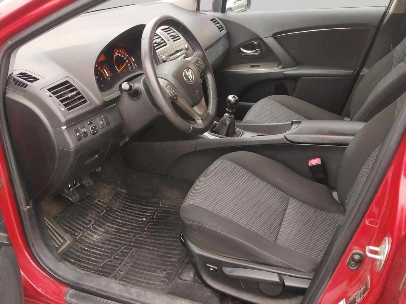 Toyota Avensis vaihtoauto