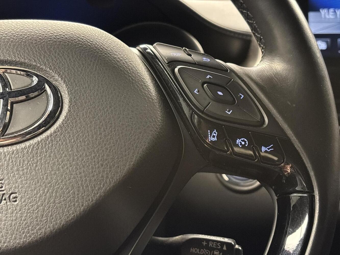 Toyota C-HR vaihtoauto
