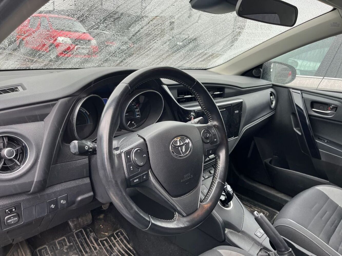 Toyota Auris vaihtoauto