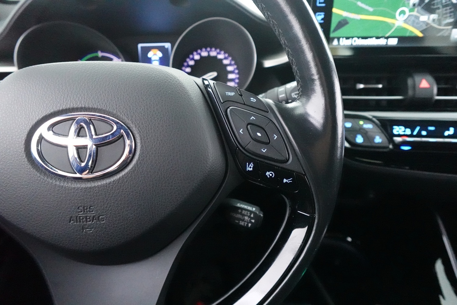 Toyota C-HR vaihtoauto