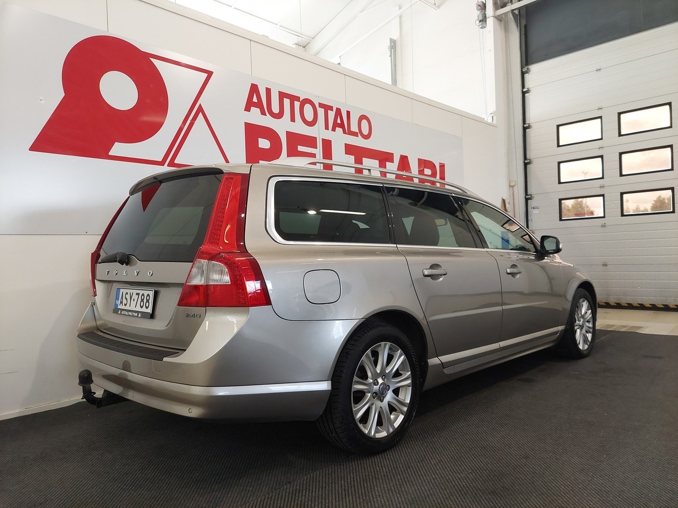 Volvo V70 vaihtoauto