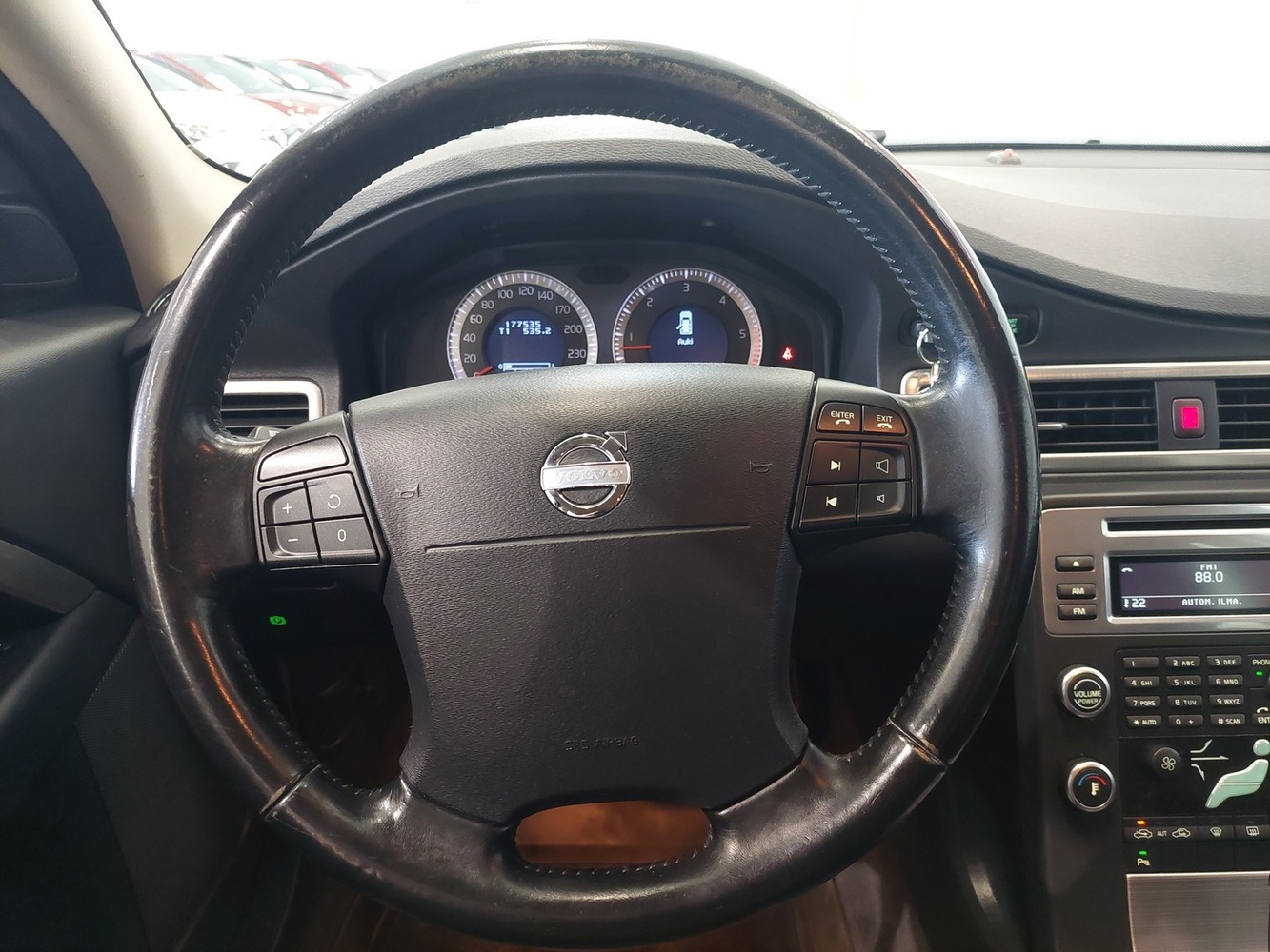 Volvo V70 vaihtoauto