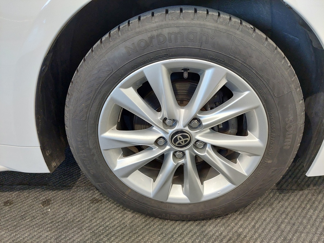 Toyota Corolla vaihtoauto