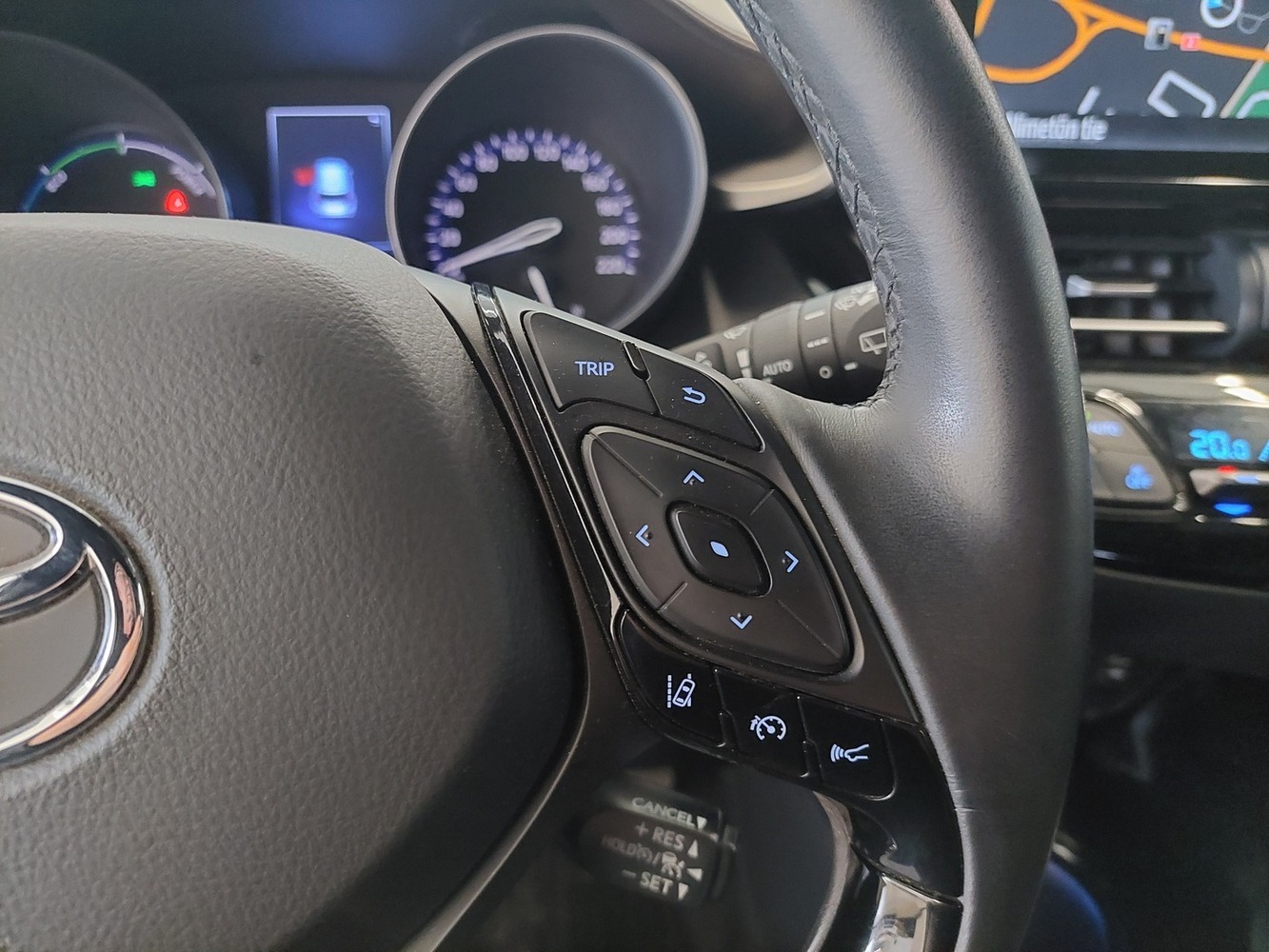 Toyota C-HR vaihtoauto