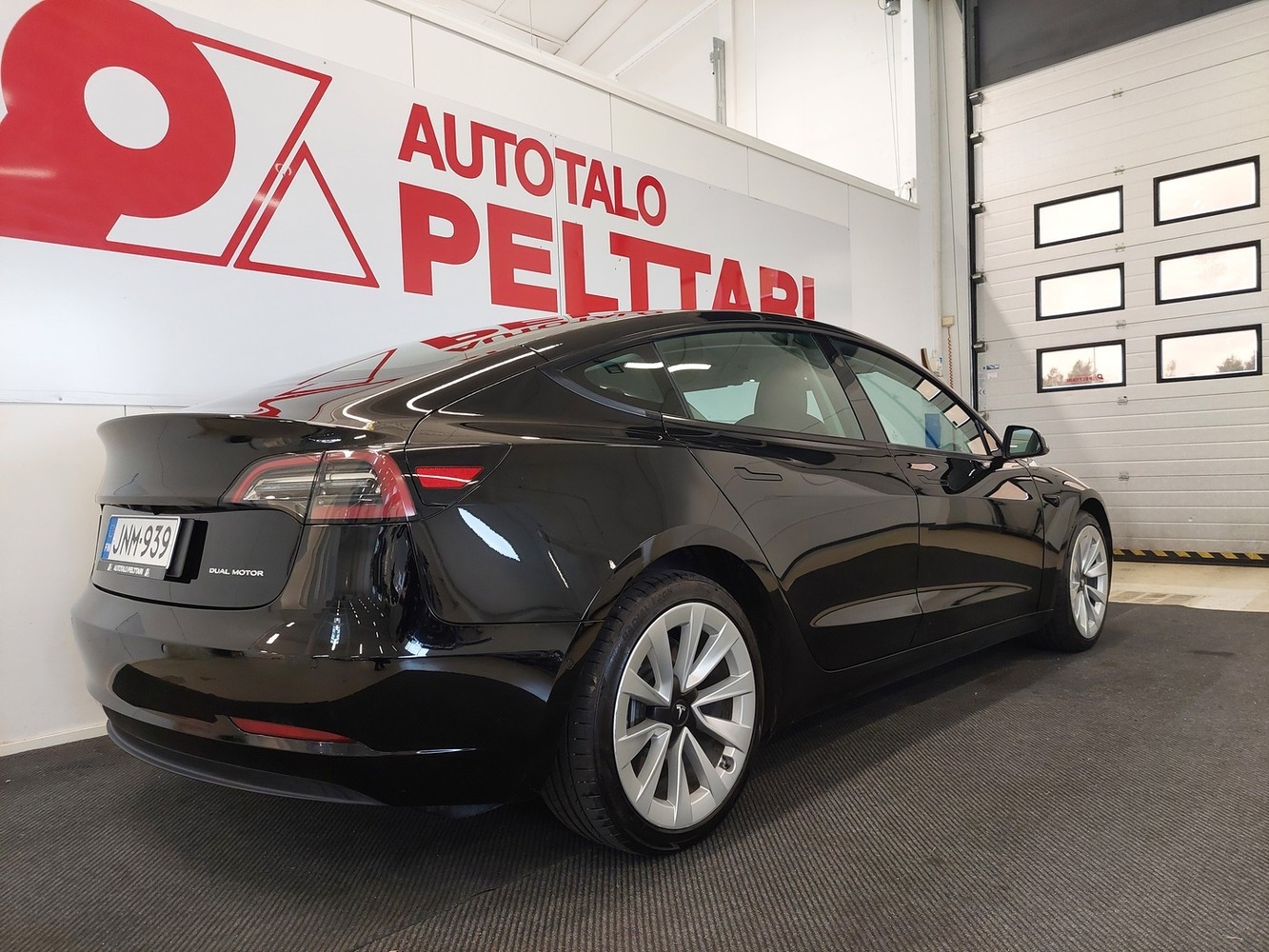 Tesla Model 3 vaihtoauto
