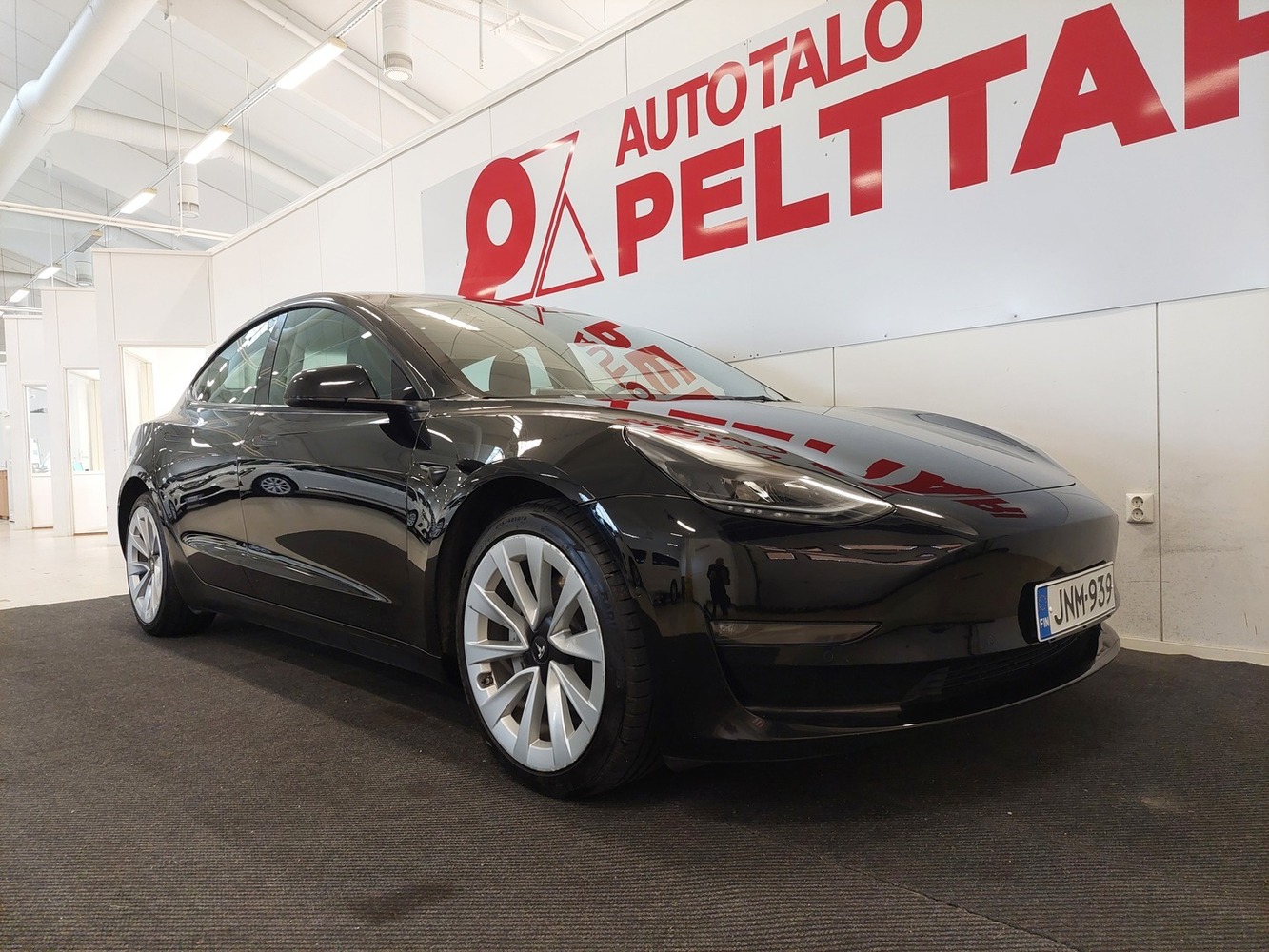 Tesla Model 3 vaihtoauto