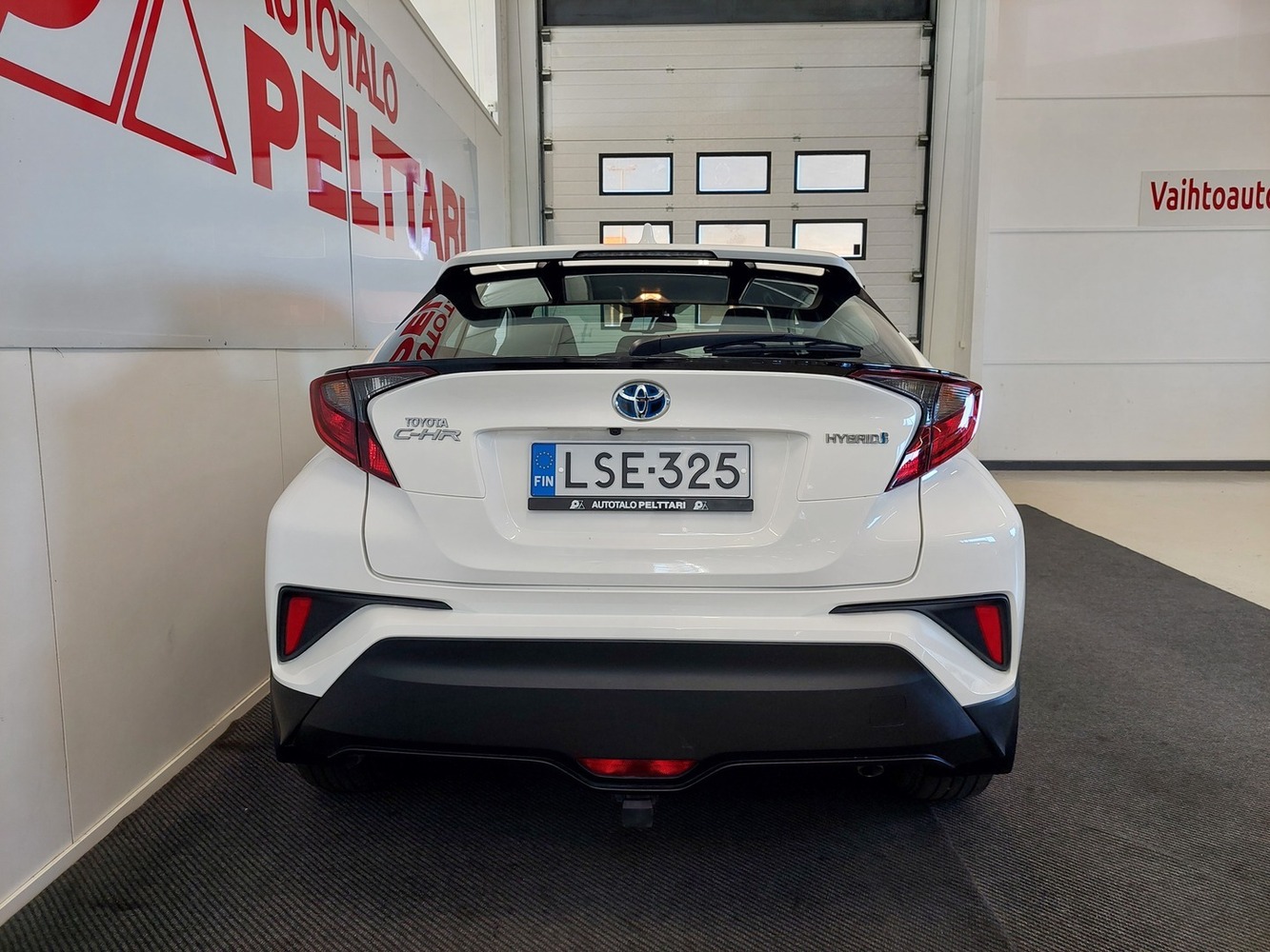 Toyota C-HR vaihtoauto