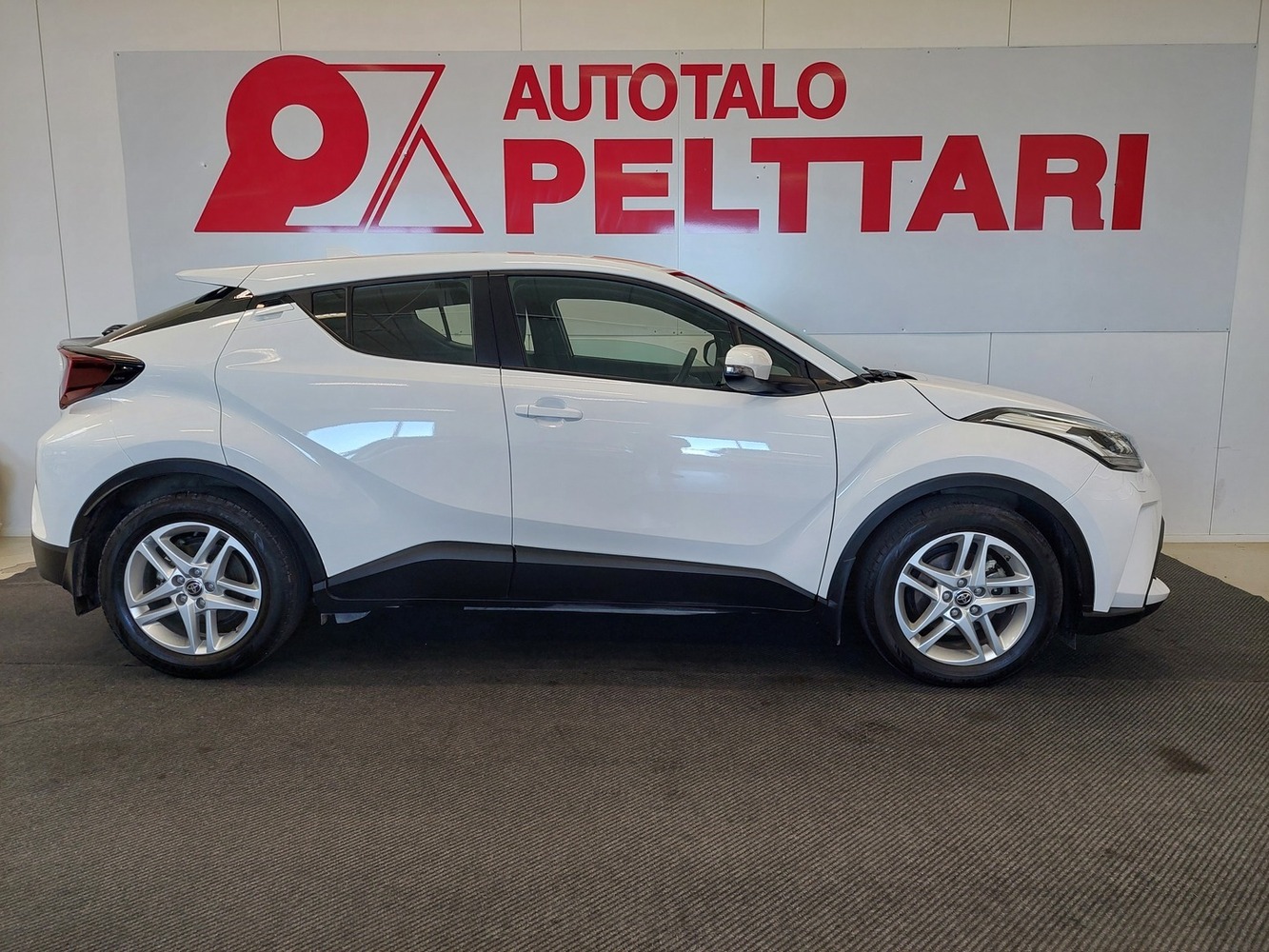 Toyota C-HR vaihtoauto