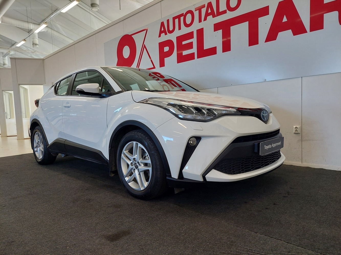 Toyota C-HR vaihtoauto