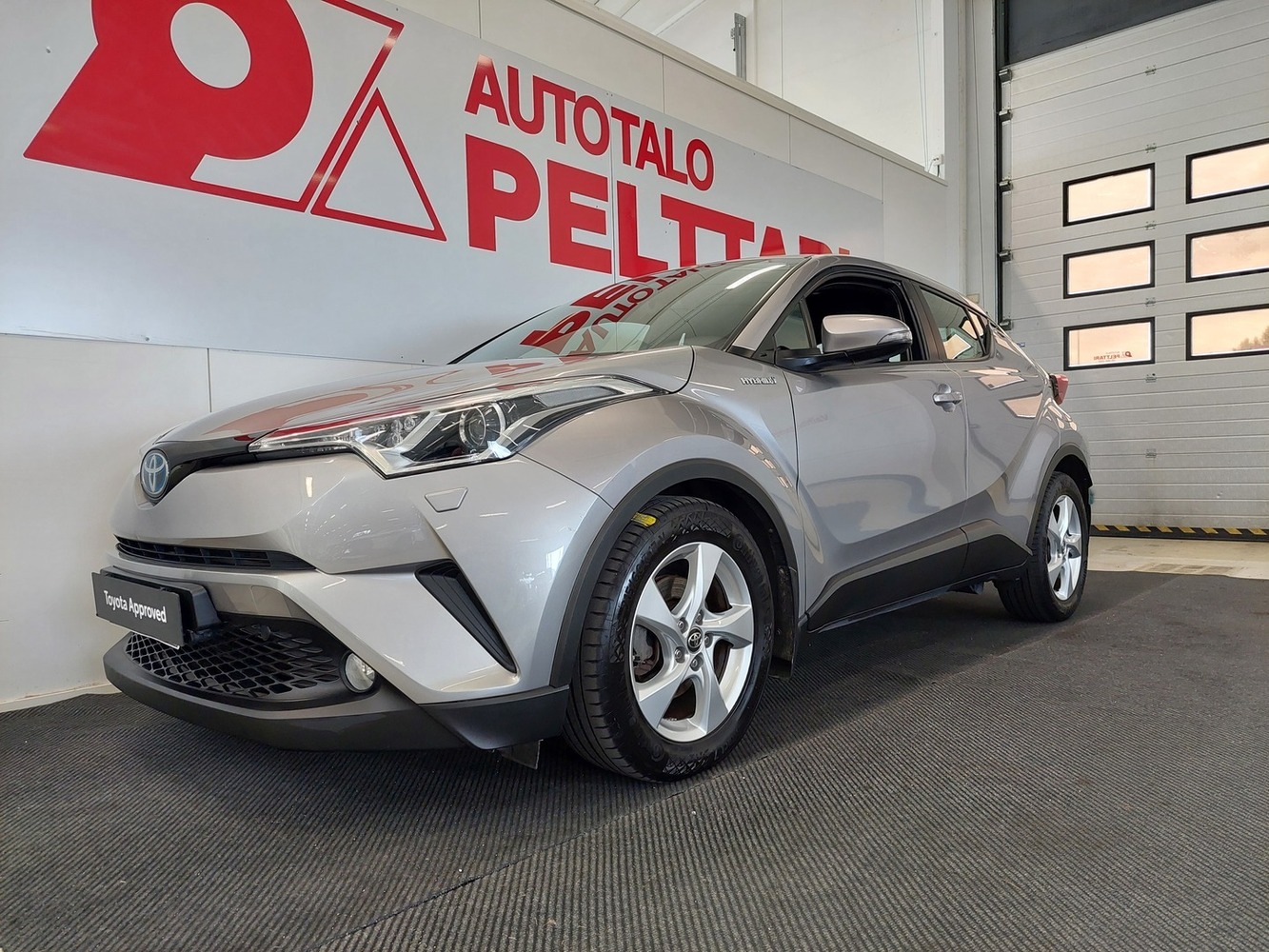 Toyota C-HR vaihtoauto