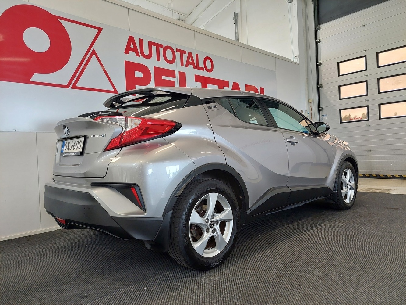 Toyota C-HR vaihtoauto