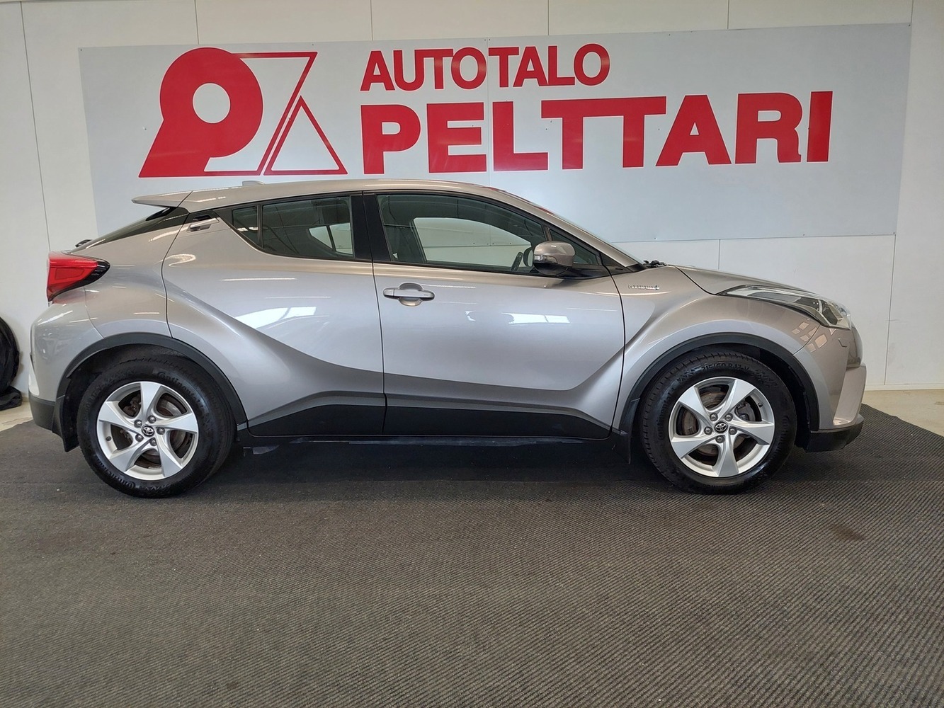 Toyota C-HR vaihtoauto