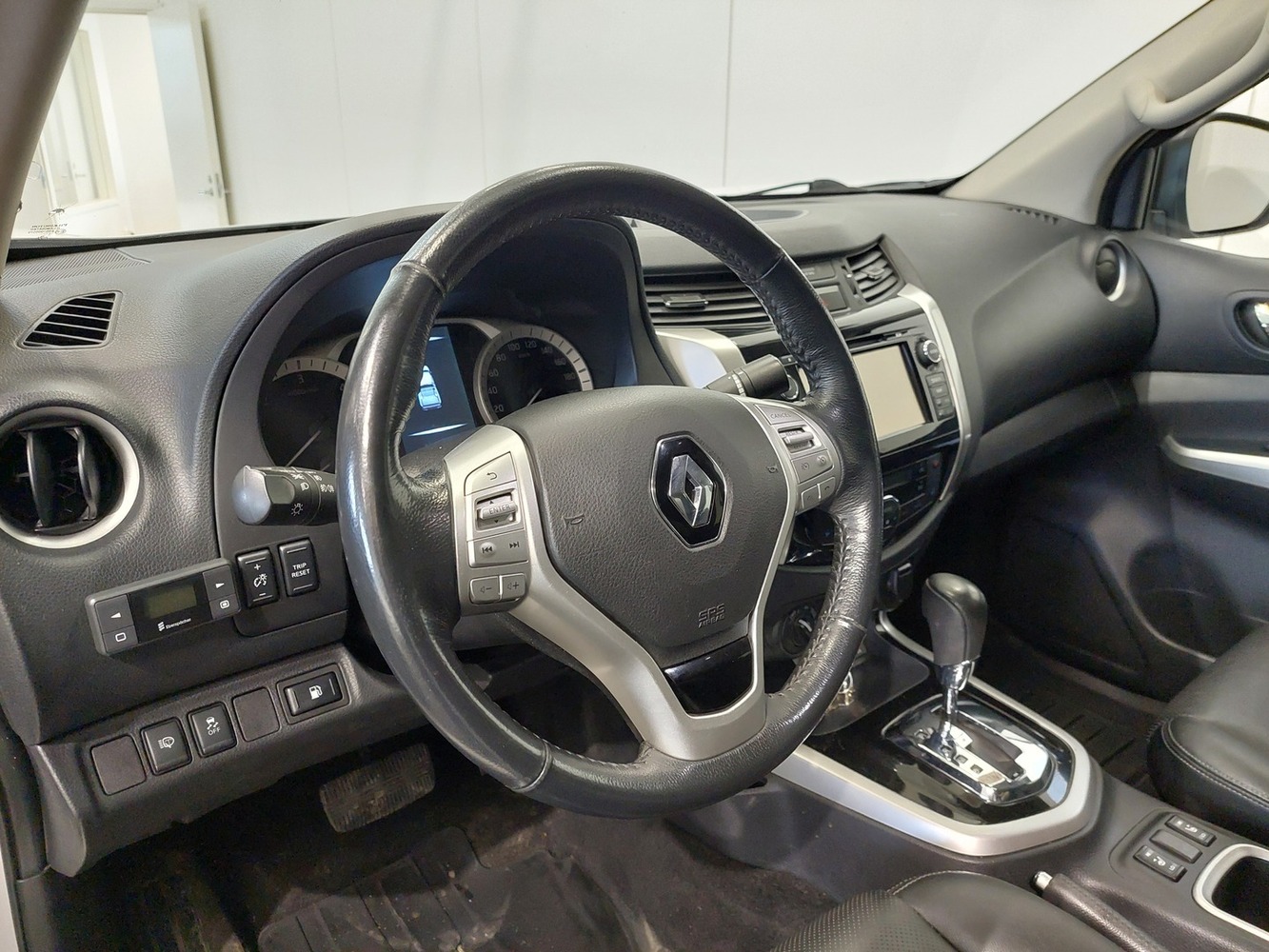 Renault Alaskan vaihtoauto