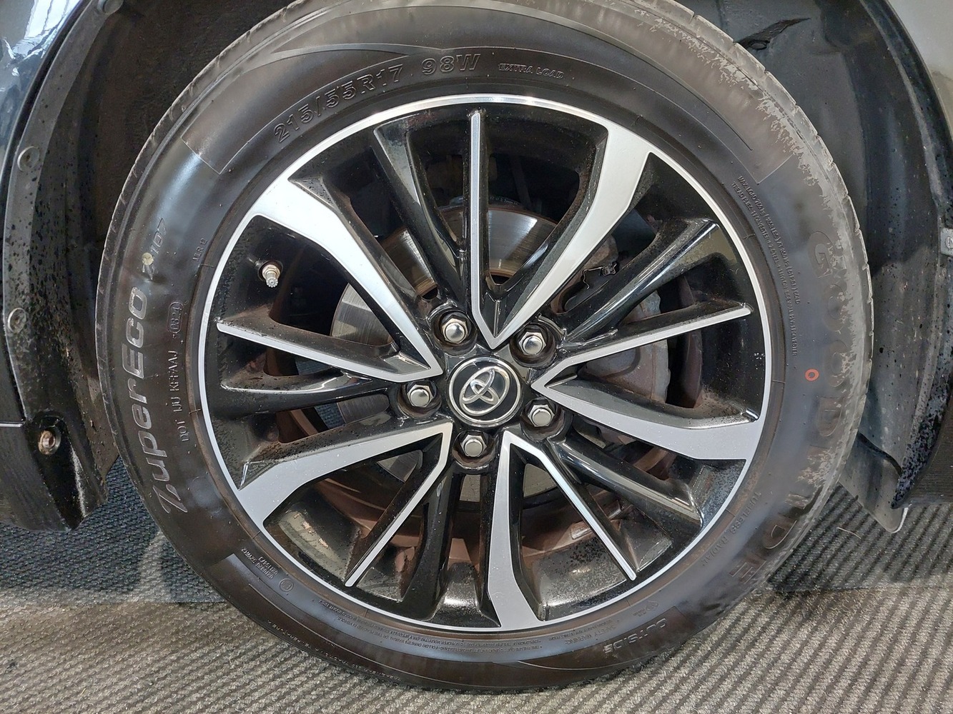 Toyota Avensis vaihtoauto