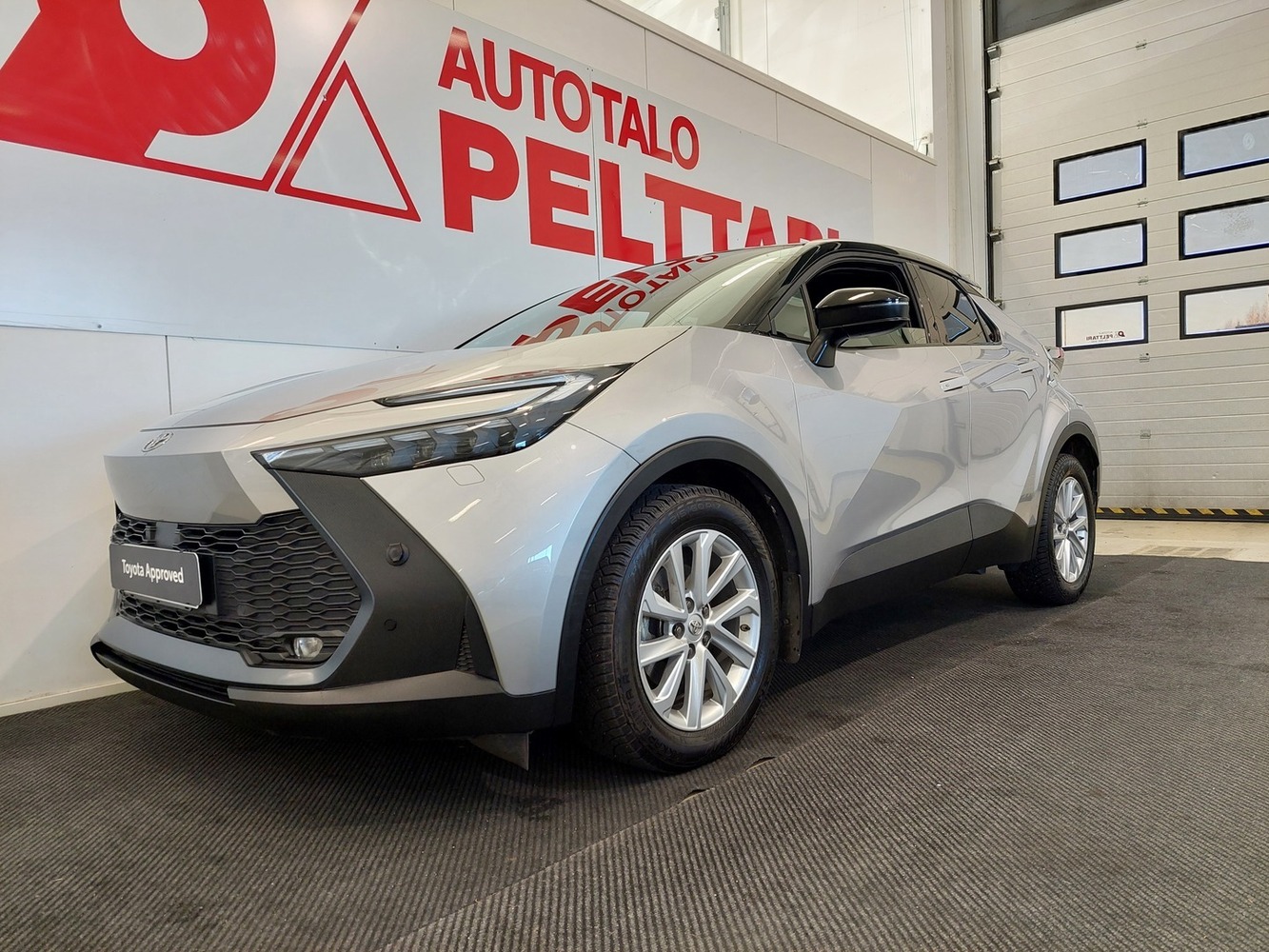 Toyota C-HR vaihtoauto