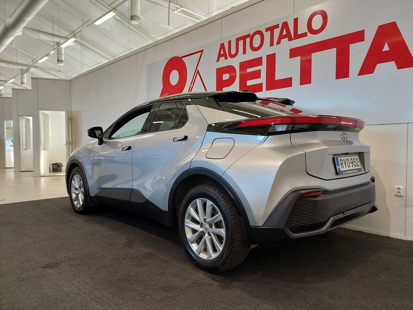 Toyota C-HR vaihtoauto