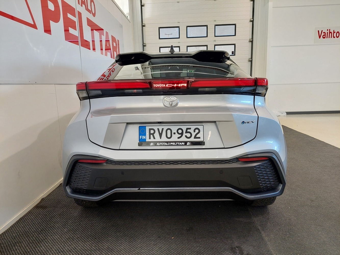 Toyota C-HR vaihtoauto