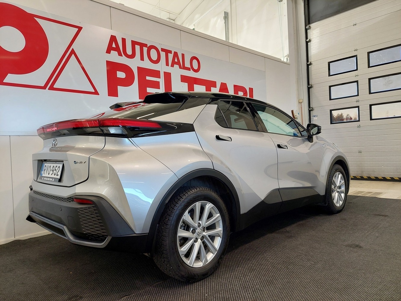 Toyota C-HR vaihtoauto