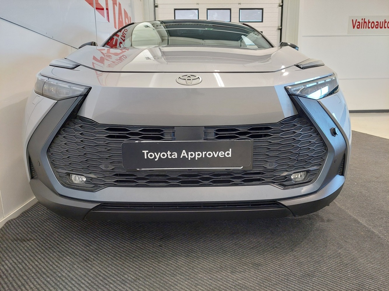 Toyota C-HR vaihtoauto