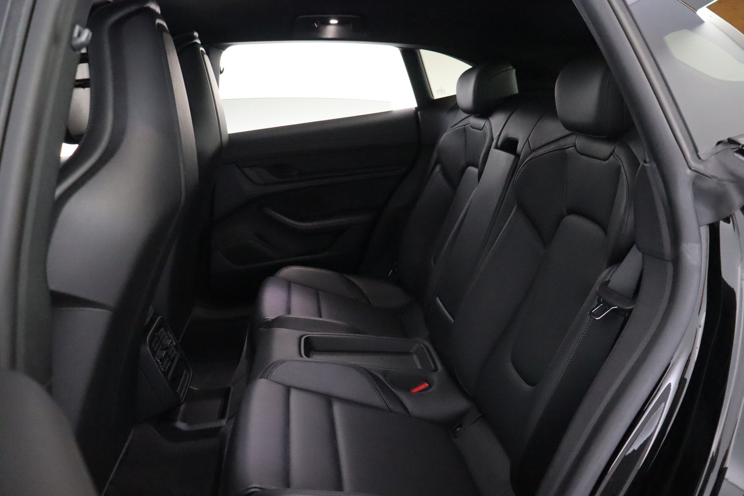 Porsche Taycan vaihtoauto
